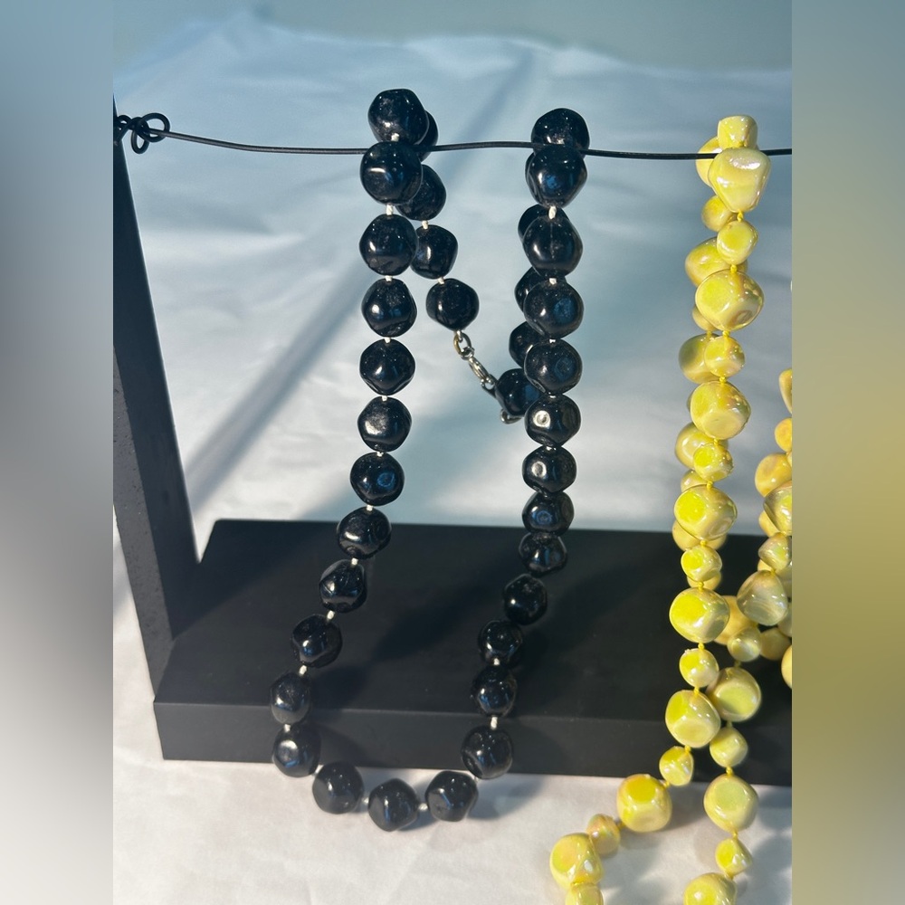 Set of 2 Vintage 80s Black and Yellow/Cream Pearlescent Beaded Necklaces - Picture 2 of 8